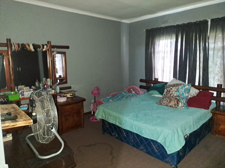 4 Bedroom Property for Sale in Oos Einde North West